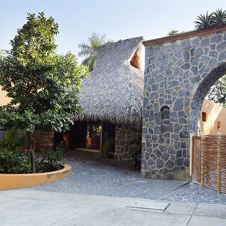 Hotel Casa Don Francisco Ixtapa  Buitenkant foto