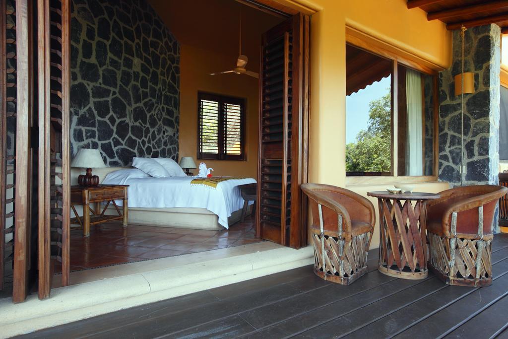 Hotel Casa Don Francisco Ixtapa  Buitenkant foto