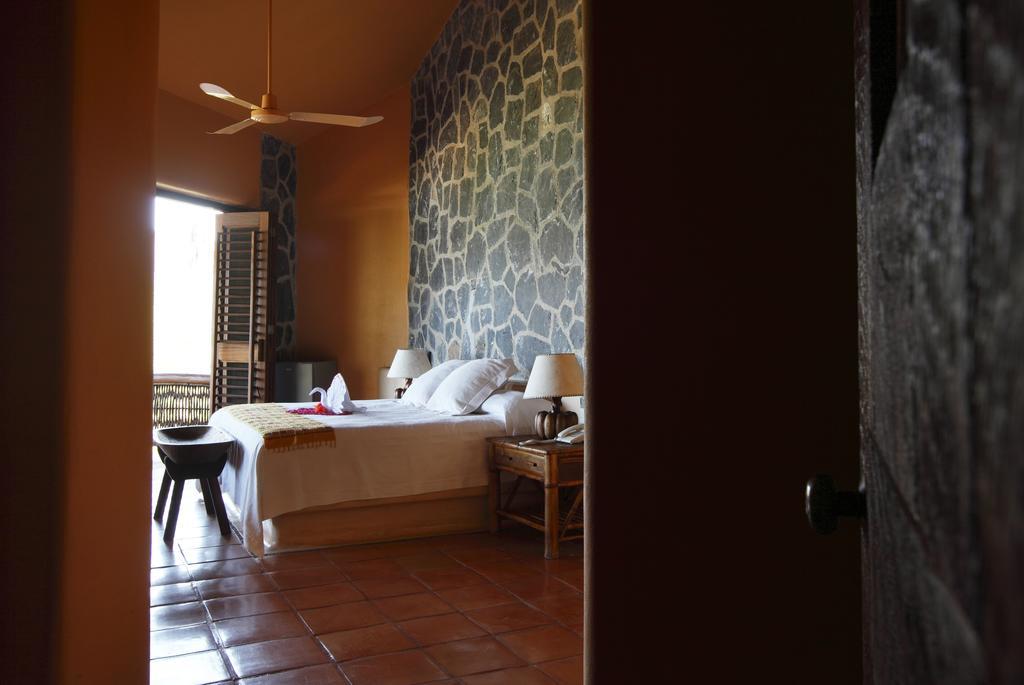 Hotel Casa Don Francisco Ixtapa  Buitenkant foto