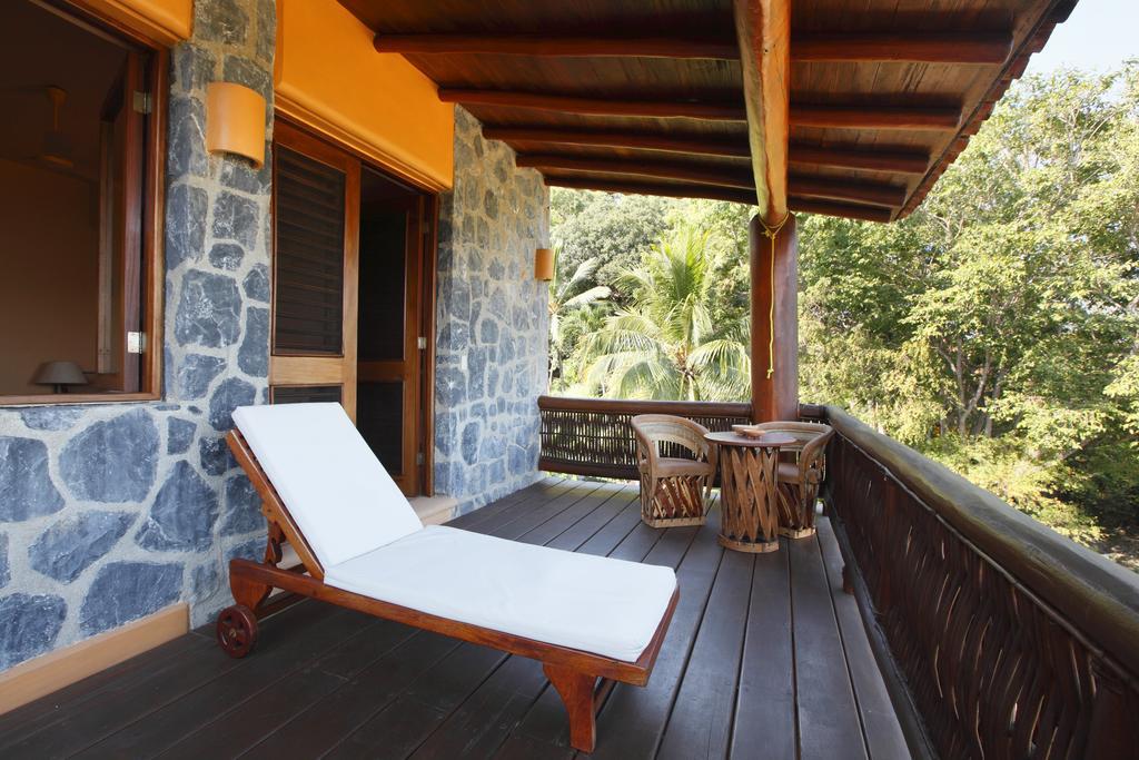 Hotel Casa Don Francisco Ixtapa  Buitenkant foto