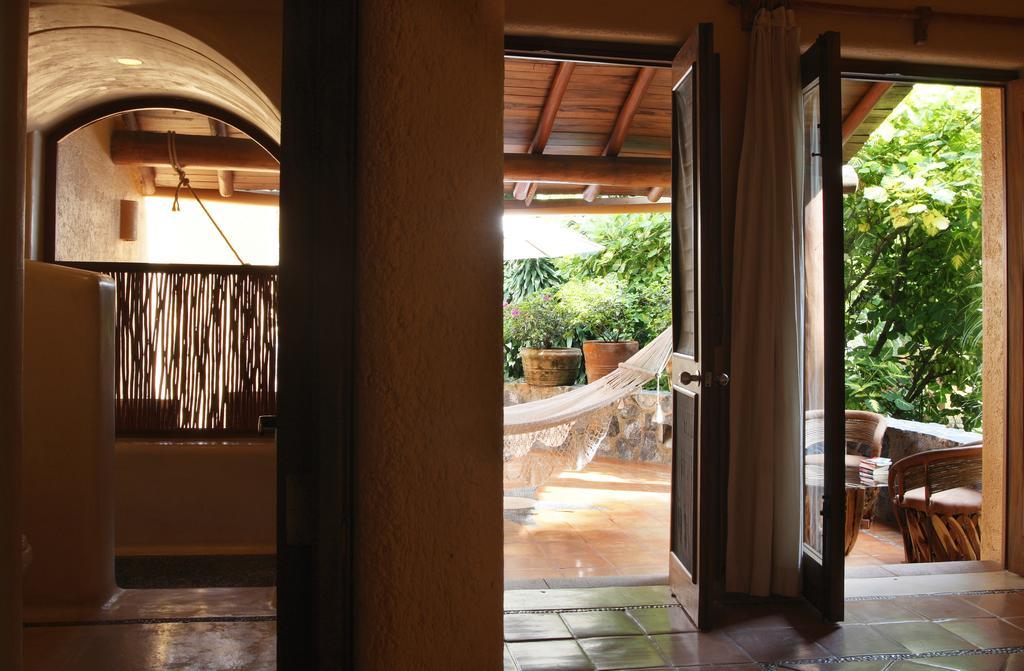 Hotel Casa Don Francisco Ixtapa  Buitenkant foto