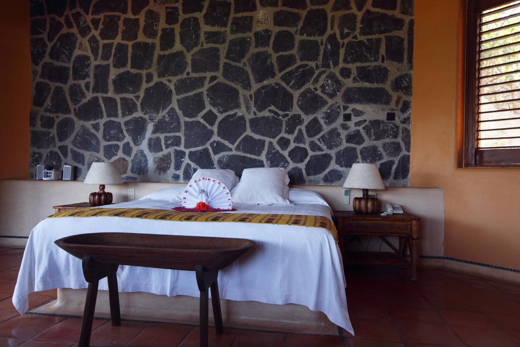 Hotel Casa Don Francisco Ixtapa  Buitenkant foto