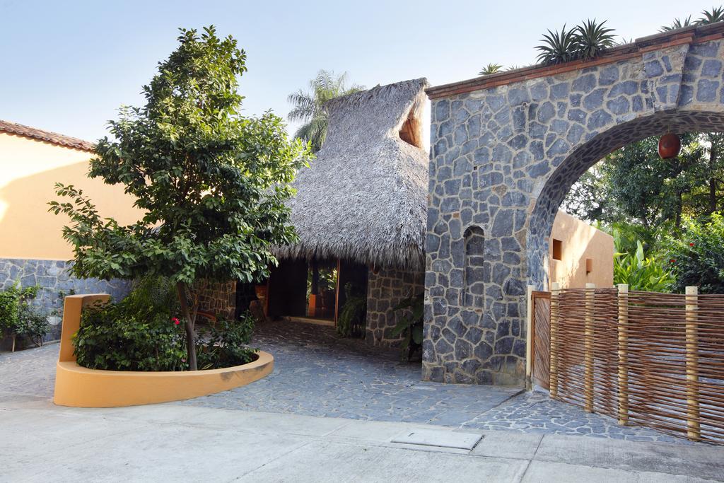 Hotel Casa Don Francisco Ixtapa  Buitenkant foto